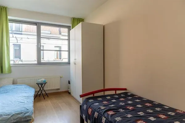 Bright 2-Bedroom Apartment with Terrace Near Calvevoet Station - Image 2