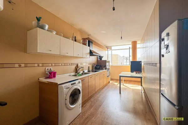 Spacious 3-Bedroom Apartment in Las Salinas, Roquetas de Mar - Image 3