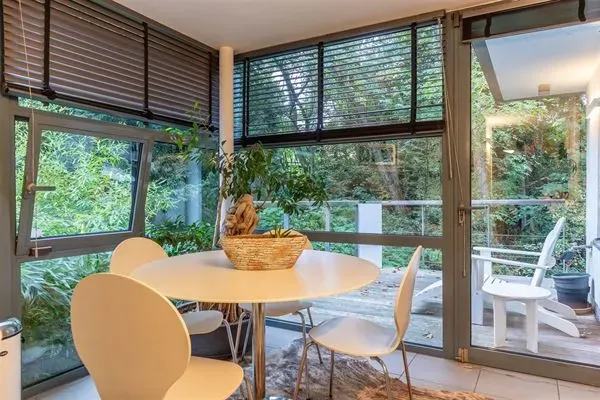 Spacious Architect-Designed House with Private Garden in Ukkel - Image 2