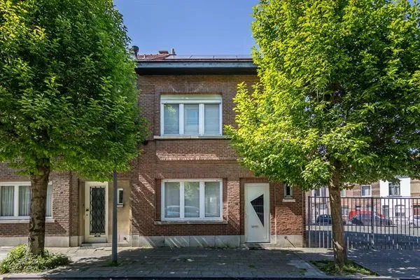 Spacious 3-Bed Anderlecht House with Terrace and Courtyard - €385,000 - Image 3