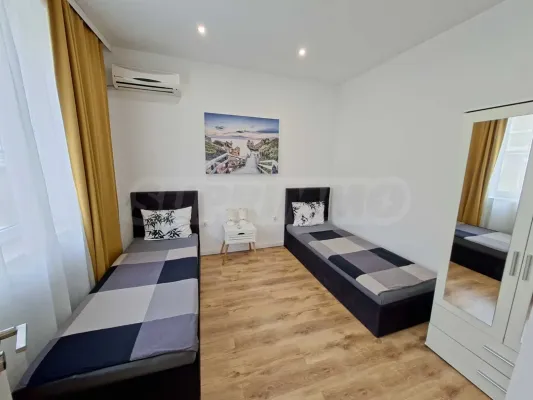 Stylish Varna Apartment: Central Location, Parking Included. - Image 1