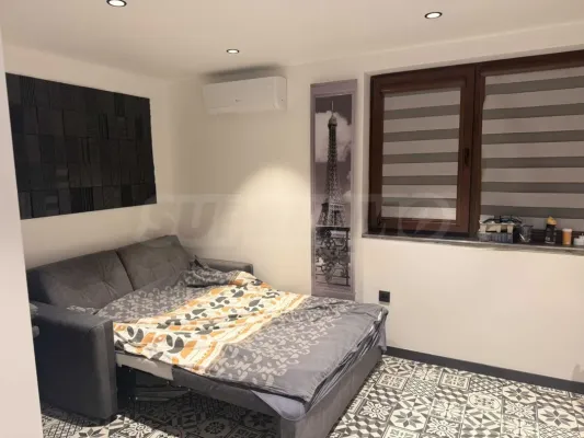 Varna Apartment: Sunny One-Bedroom with Parking Space - Image 1