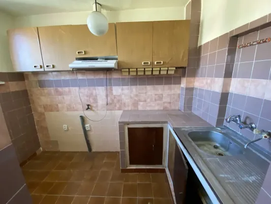 Spacious 2-Bedroom Apartment Near Clinic with Garage in Vidin - Image 4