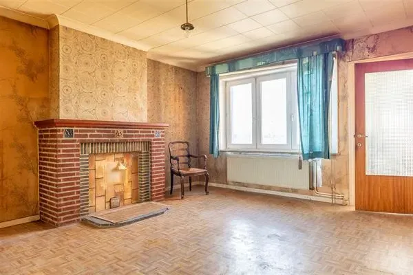Spacious Royal Uccle Home: Renovation Opportunity with High Potential - Image 2