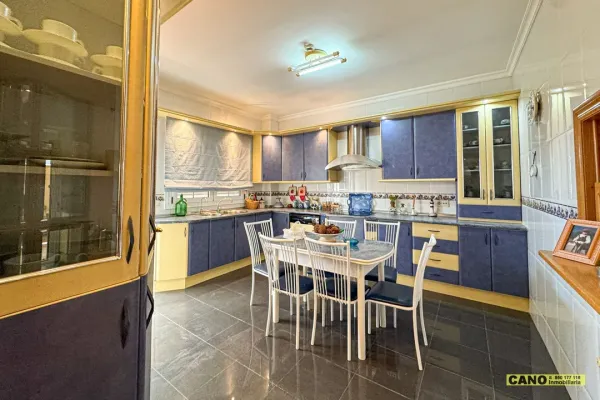 Spacious 3-Bedroom House with Elevator in Roquetas de Mar - Image 1