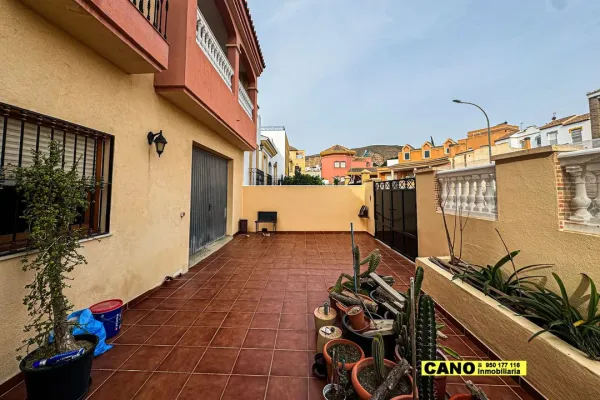 Spacious 5 Bedroom Villa with Solar & Private Sunroom for Sale - Image 3