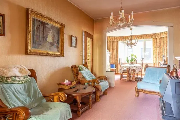 Charming 2-Bed House in Ukkel with Garden & Development Potential - Image 2