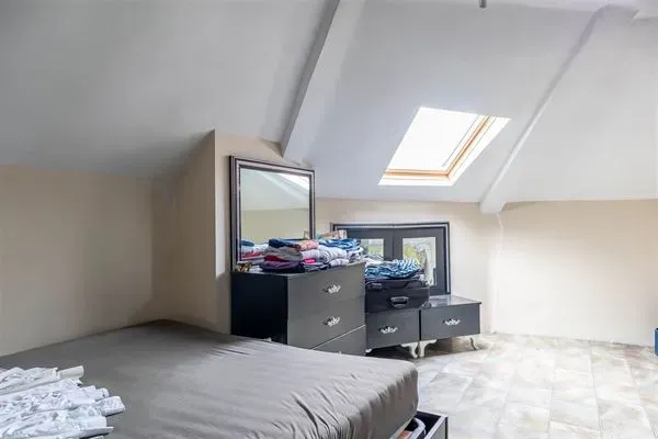 Spacious 4-Bedroom Duplex Apartment in Schaarbeek’s Botanique District - Image 2