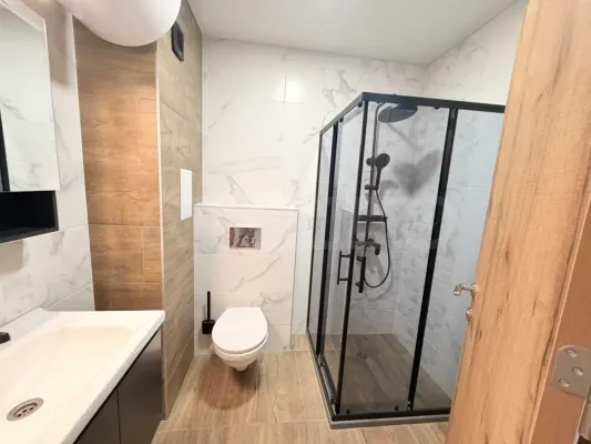 Spacious 2-Bedroom Apartment with Parking in Burgas - Image 3