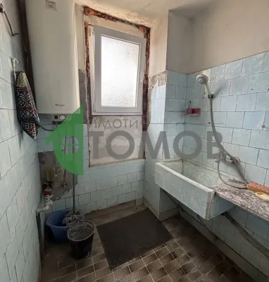 Spacious 3-Bedroom Apartment with Box in Stara Zagora - Image 4