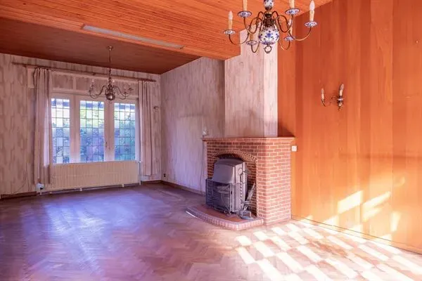 Renovate this Charming 3-Bedroom House with West Garden in Ukkel - Image 1