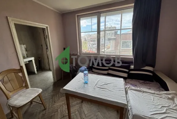 Spacious 3-Bedroom Apartment with Box in Stara Zagora - Image 5