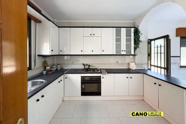 Spacious 5-Bedroom Chalet with Pool & BBQ in Huércal de Almería - Image 3