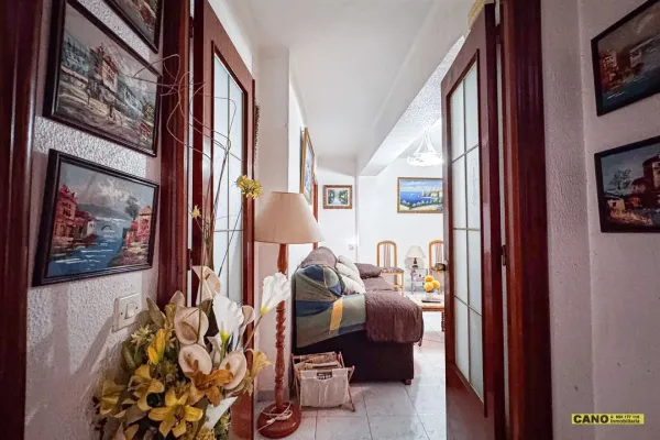 Spacious 3-Bedroom Apartment in Prime Almería Location. - Image 5