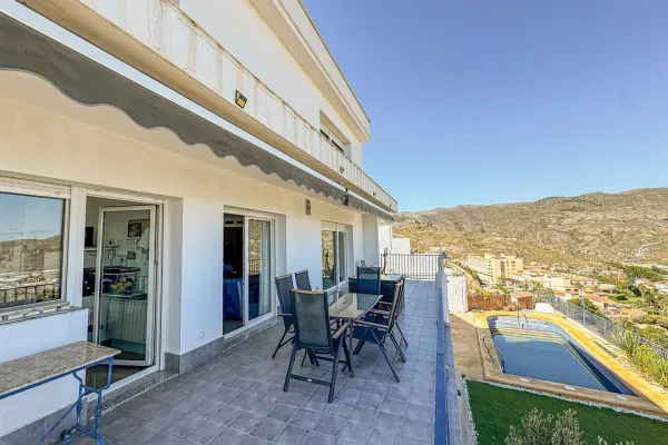 Spacious Chalet with Pool &amp; Stunning Valley &amp; Sea Views - Image 3