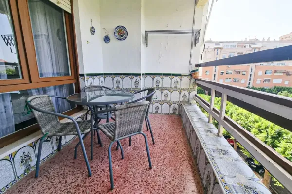 Spacious 2-Bedroom Apartment with Terrace in Aguadulce, Spain - Image 1