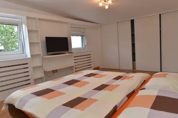 Spacious Modern Penthouse Apartment with Stunning Vračar Views - Image 2