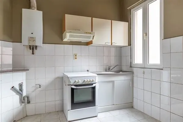 Spacious 70m2 Apartment in Schaarbeek – Botanique/Sainte-Marie District - Image 4