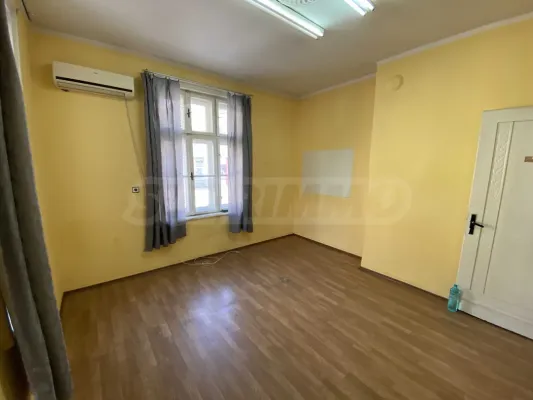 Spacious 120 m² Apartment in Vidin's Central District - Image 2