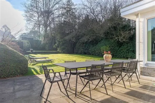 Spacious Villa in Ukkel: South-Facing Garden, 5 Bedrooms, 5 Bathrooms - Image 4
