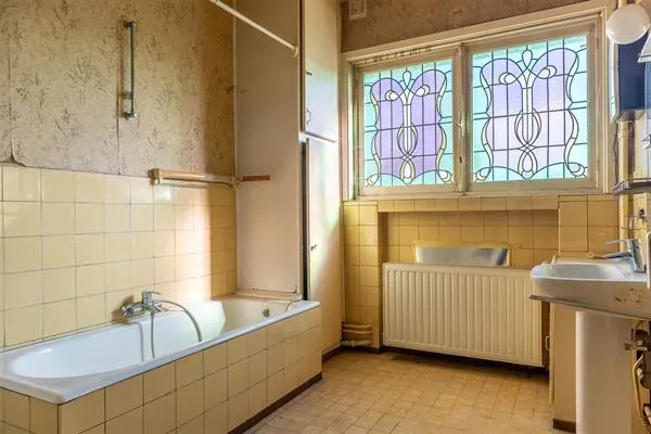 Spacious Royal Uccle Home: Renovation Opportunity with High Potential - Image 3