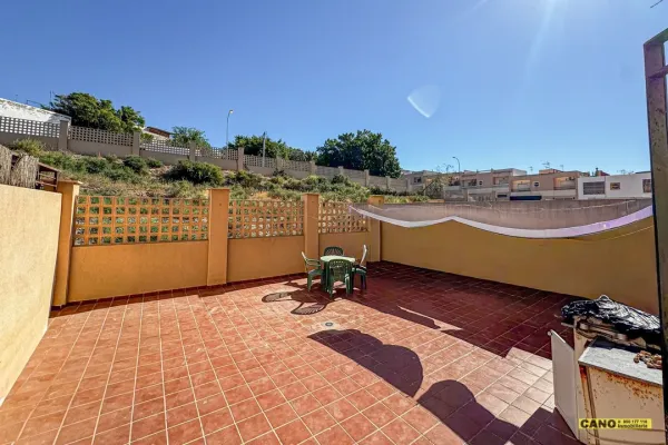 Almería Apartment: 3 Bed, 2 Bath, 84m² - Image 3