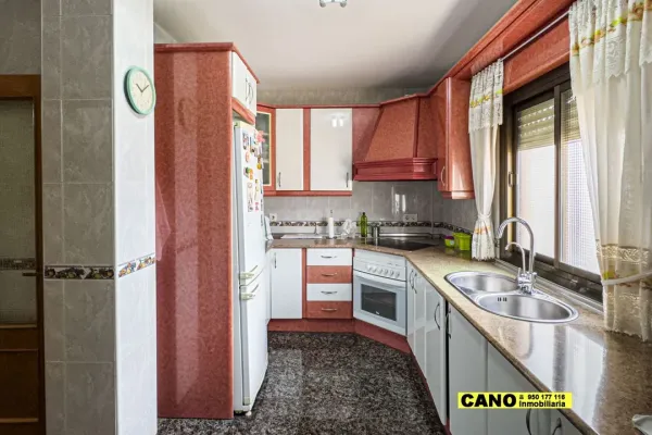 Spacious 5 Bedroom Villa with Solar & Private Sunroom for Sale - Image 4