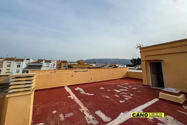 Spacious 5 Bedroom Villa with Solar & Private Sunroom for Sale - Image 5