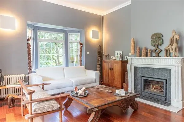 Spacious 6-Bedroom Villa in Quiet Ukkel with Garden & Garage - Image 1