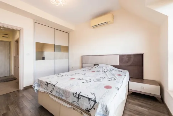 Luxury beachfront apartment with sea view terrace - Image 2