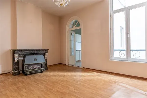 Spacious 70m2 Apartment in Schaarbeek – Botanique/Sainte-Marie District - Image 2