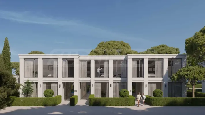 Seafront Apartment: Luxury Coastal Living - Image 1