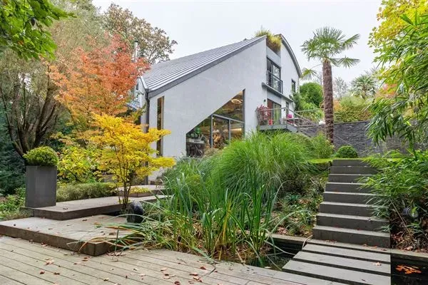 Spacious Architect-Designed House with Private Garden in Ukkel - Image 4