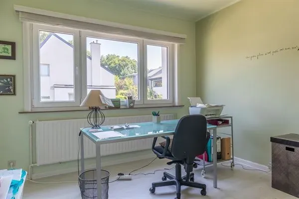 Uccle Villa: Fields View - Tranquil Family Home! - Image 3