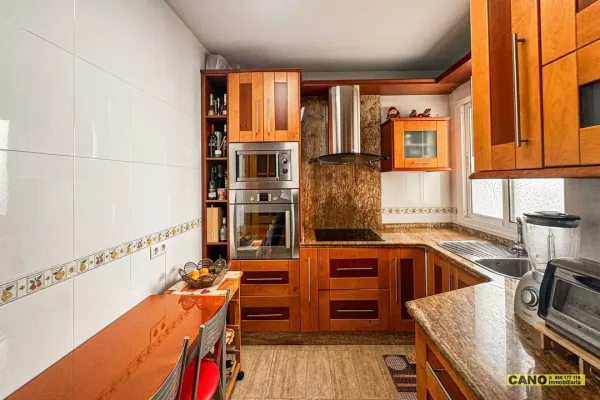 Spacious 3-Bedroom Sea View Apartment with Private Terrace - Image 3