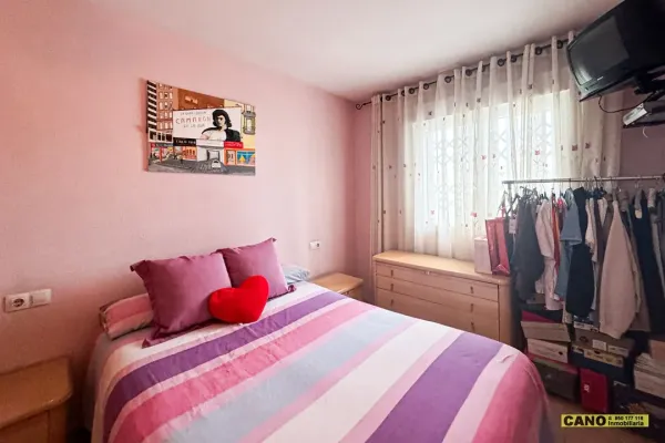 Spacious 2-Bedroom Apartment with Elevator in Almería, Spain - Image 2
