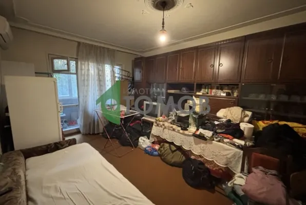 Spacious Three-Bedroom Apartment with Retail Space in Stara Zagora - Image 1