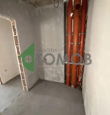 Spacious 4-Bedroom Apartment in Azimov Complex, Stara Zagora - Image 3