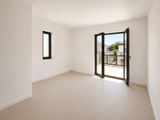 House for sale in Crevedia - Image 3