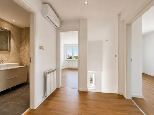 House for sale in Tunari - Image 1