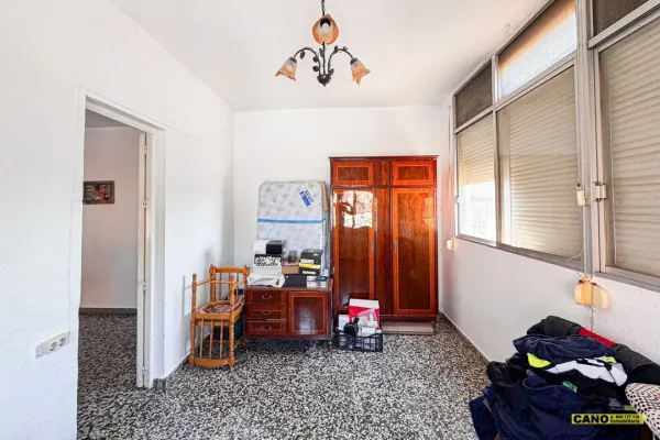 Bright 5BR Apartment in Almería - €179k - Image 5