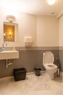 Spacious 3-Bedroom Apartment with Parking in Winston Churchill, Ukkel - Image 5