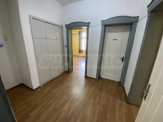 Spacious 120 m² Apartment in Vidin's Central District - Image 5