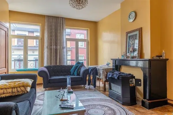 Spacious 4-Bedroom Duplex Apartment in Schaarbeek’s Botanique District - Image 1