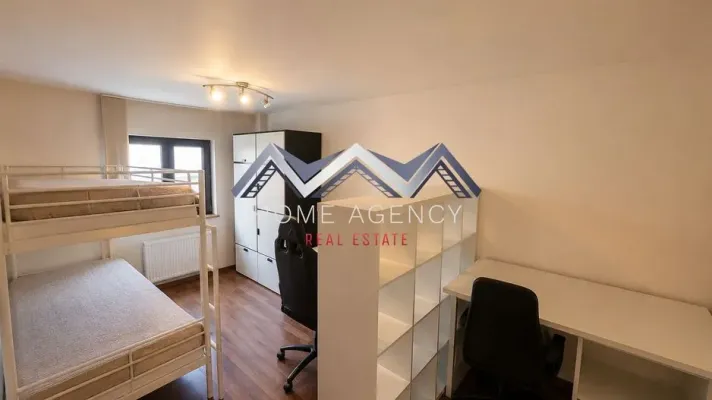 Spacious 4-Bedroom Apartment in Otopeni's Heart - Image 5
