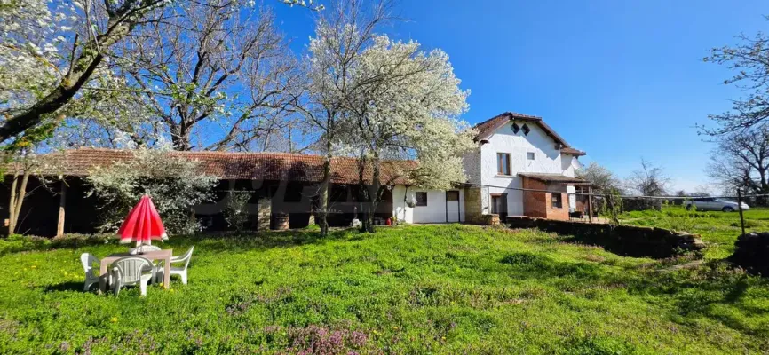Panoramic Balkan Views: Charming House Near Sevlievo - Image 2