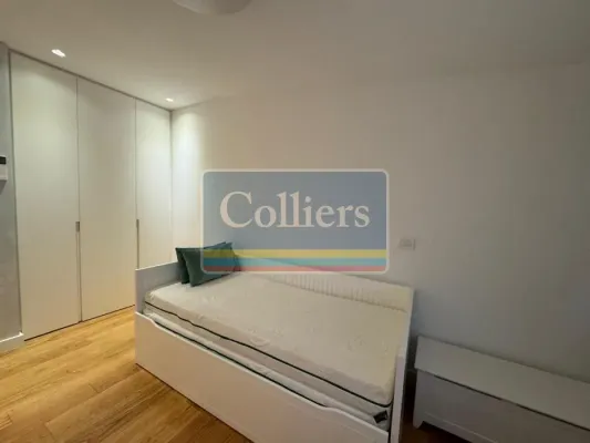 Luxurious Penthouse Apartment with Stunning Views in Belgrade's Vračar - Image 3