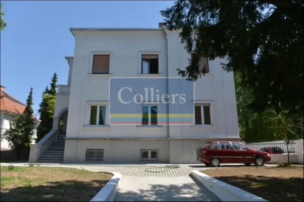 Spacious Apartment in Belgrade's Prime Location - 4 Bedrooms - Image 1