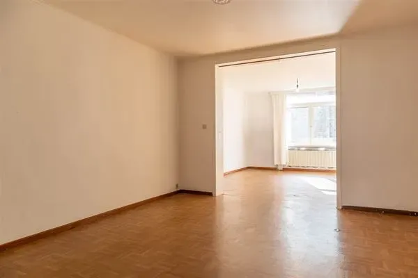 Spacious 5-Bedroom House Near Notre-Dame de Lourdes, Jette, Belgium - Image 3