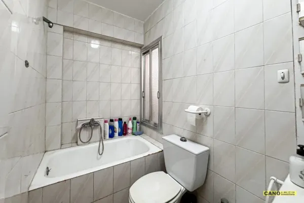 Spacious 3-Bedroom Apartment in Prime Almería Location. - Image 3